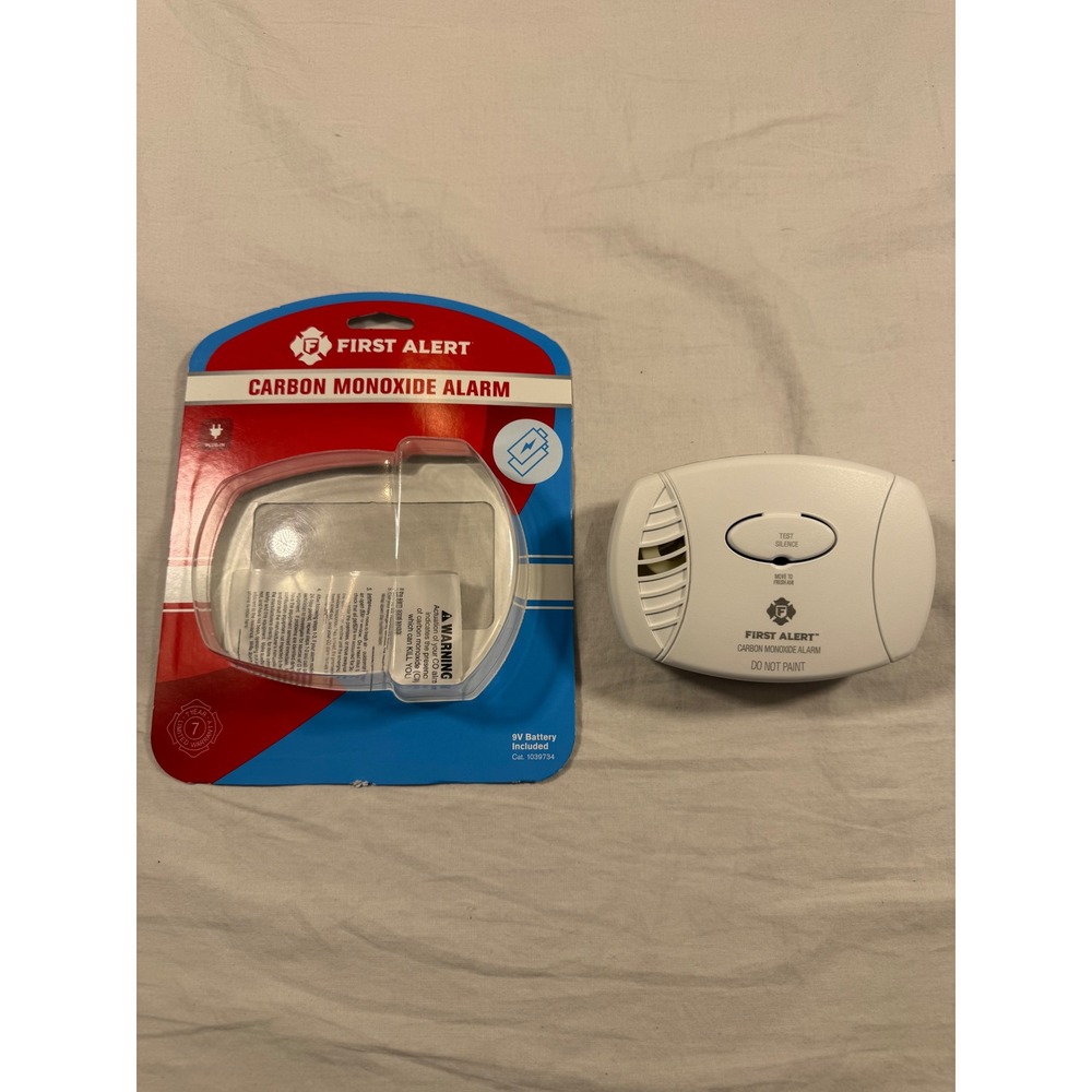 First Alert Carbon Monoxide Alarm White Plug-In Battery Backup CO606 Open Box